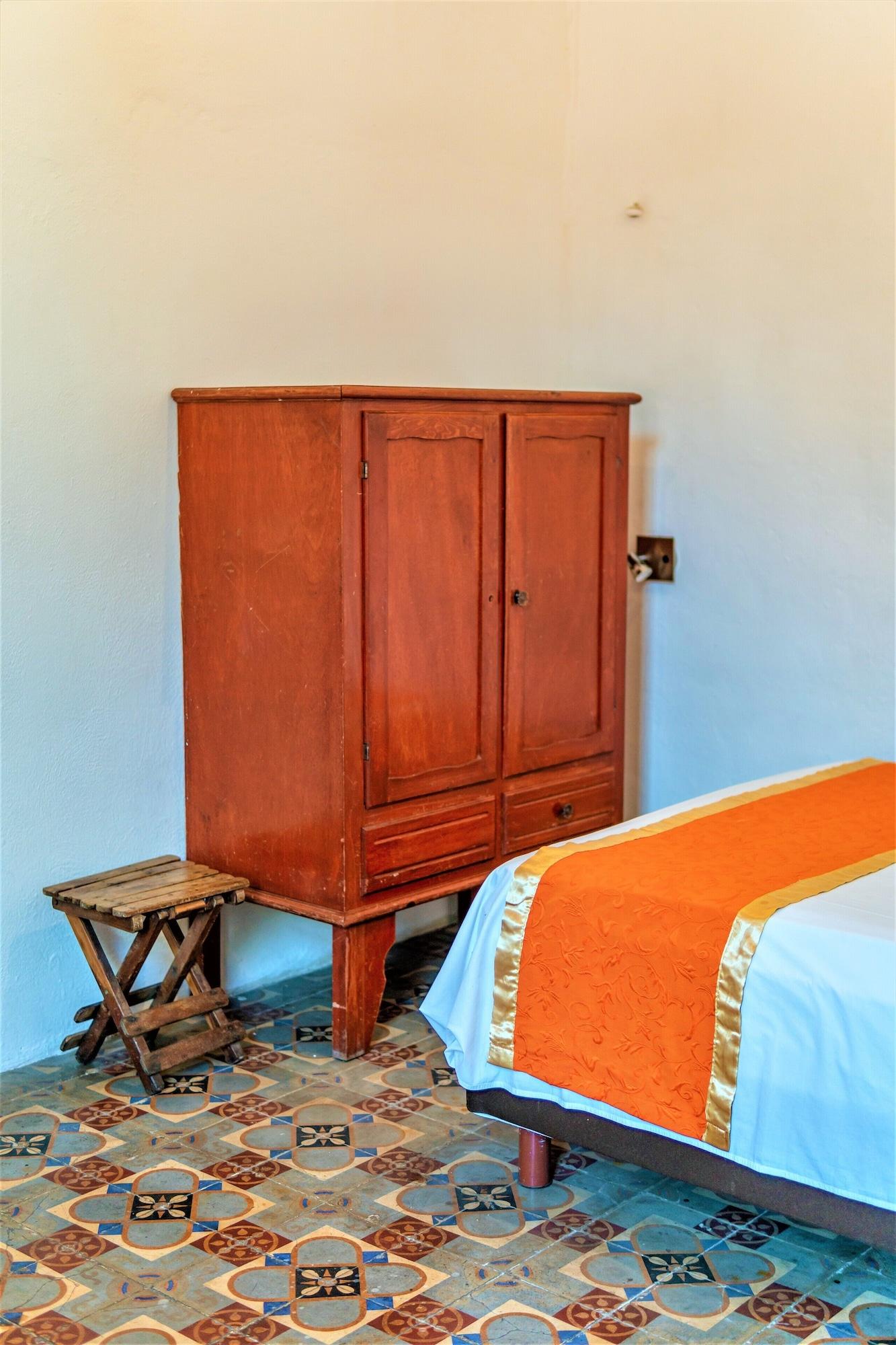 image-housing-carousel