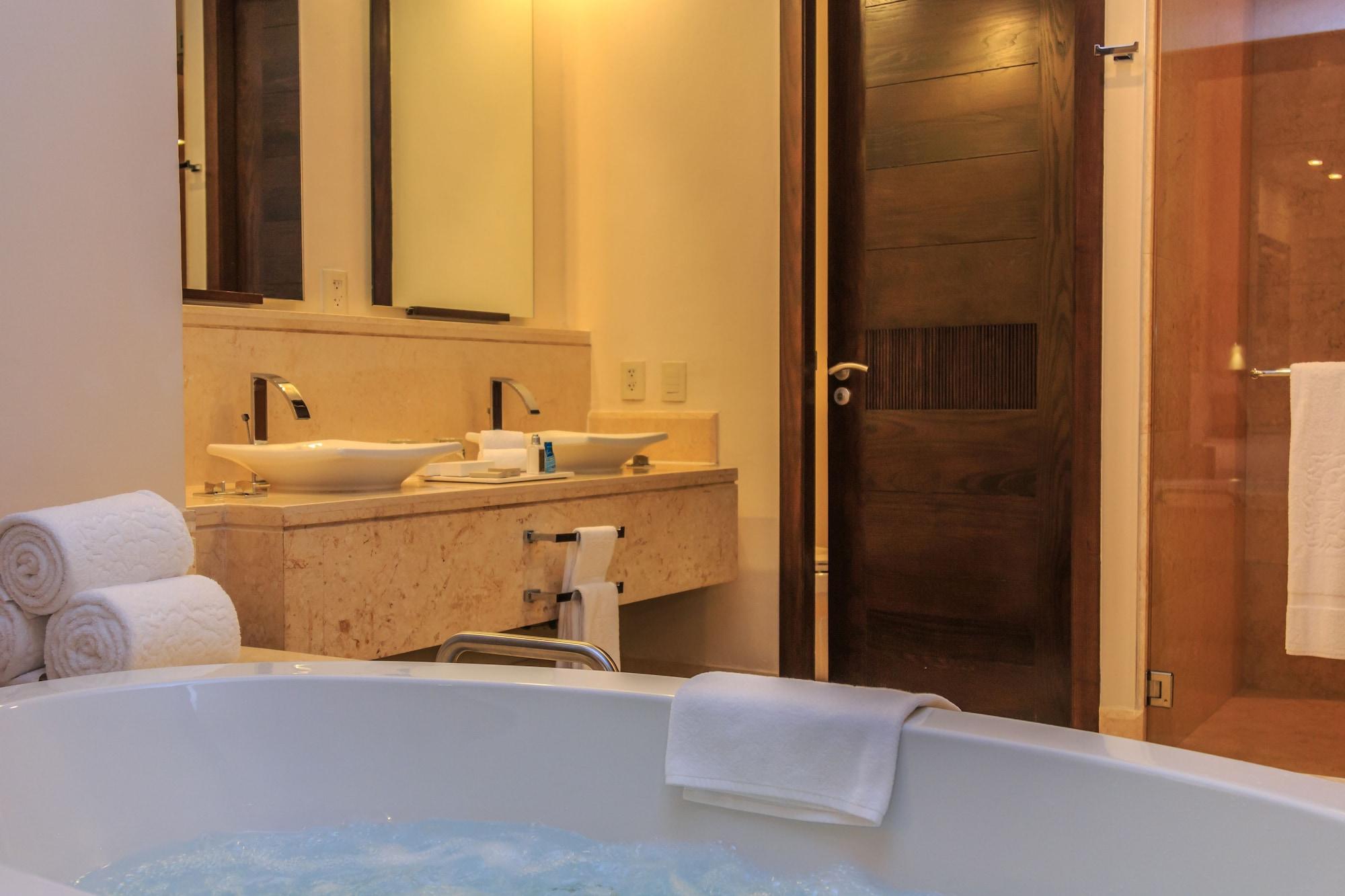 Ambassador Pool Suite Ocean View