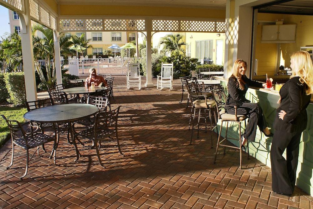 image-housing-carousel