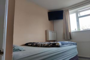 Alquiler Vacacional - Excellent double bed room within easy reach of Heathrow Airport