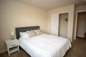 Alquiler Vacacional - | NEW LISTING | King Bed Townhouse |Wifi & Parking