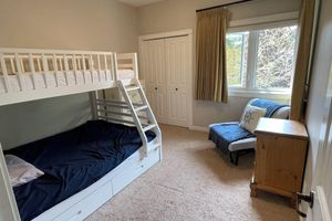 Alquiler Vacacional - Lakefront Shuswap townhouse in Scotch Creek (Buoy, private beach & pool/hot tub)