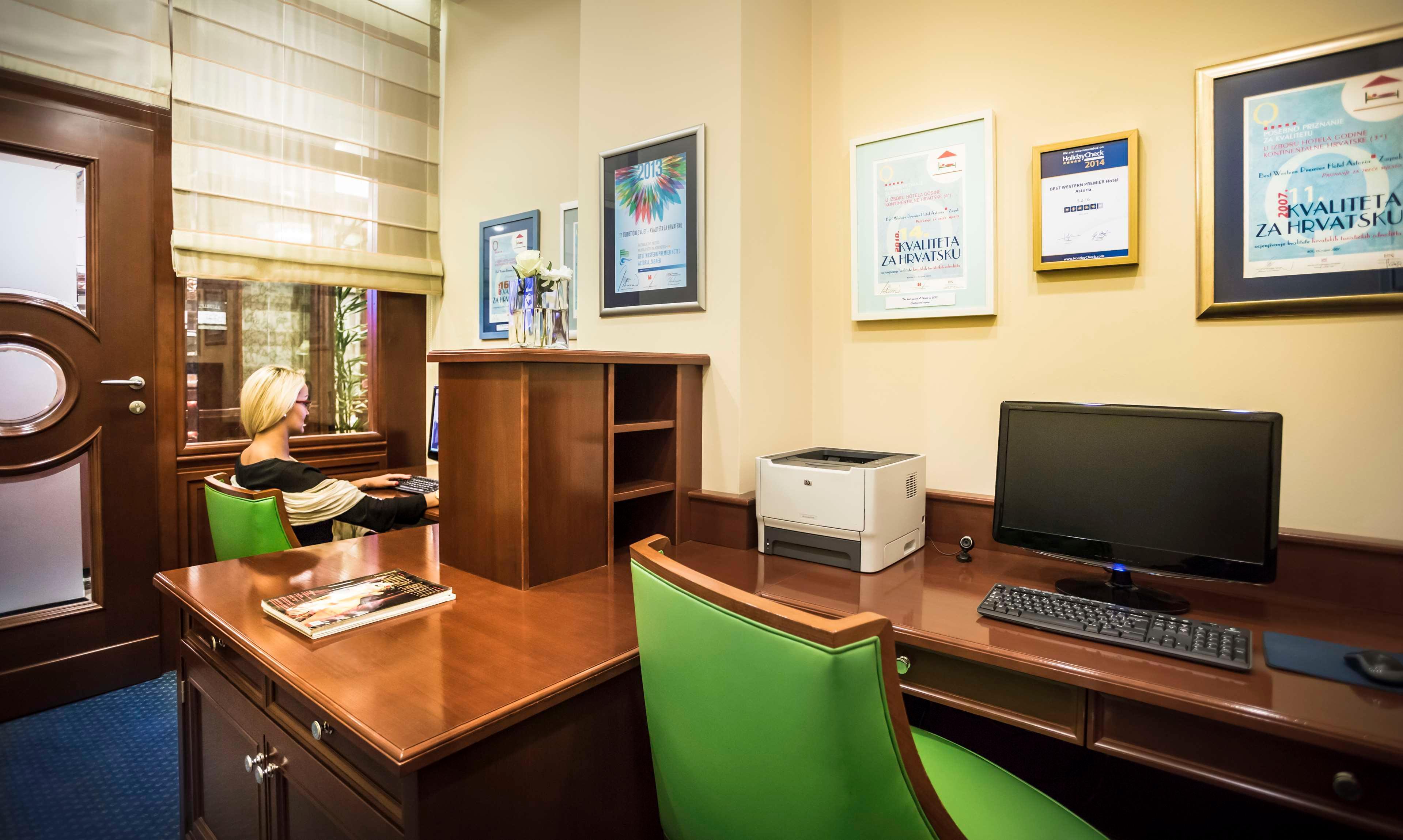 Vista Lobby Best Western Premier Hotel Astoria