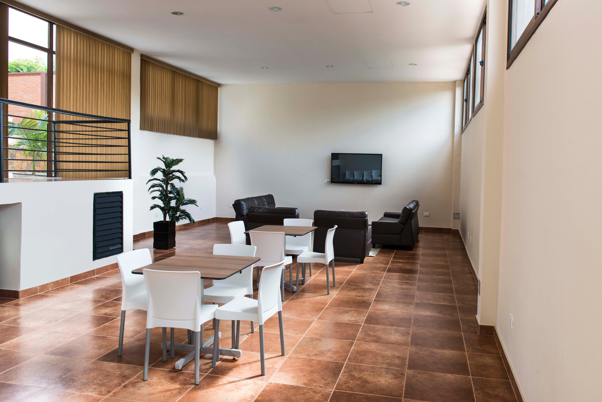 Bar/Salón Arami Hotel & Lodge