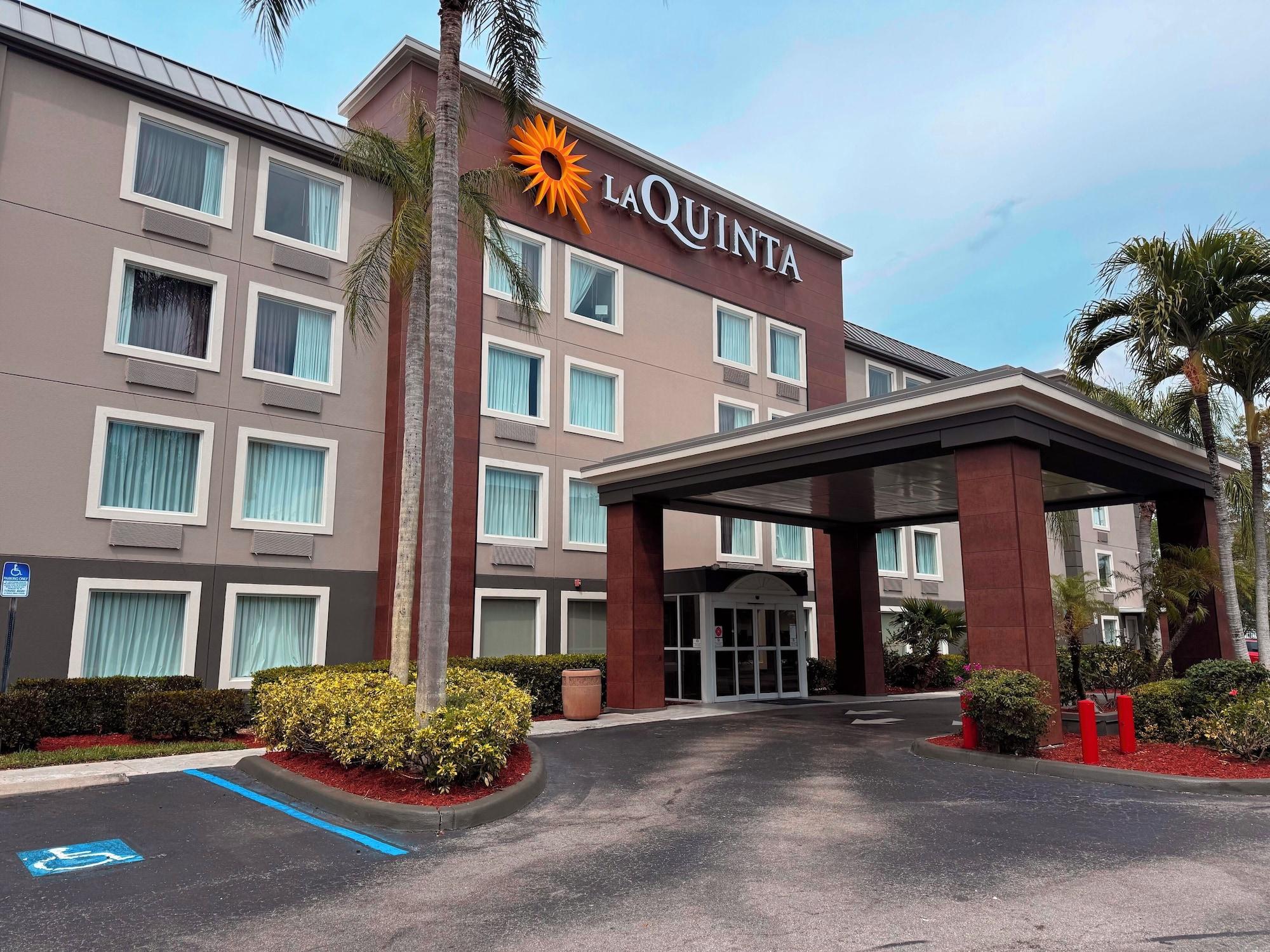 Vista Exterior La Quinta Inn & Suites by Wyndham Naples East (I-75)