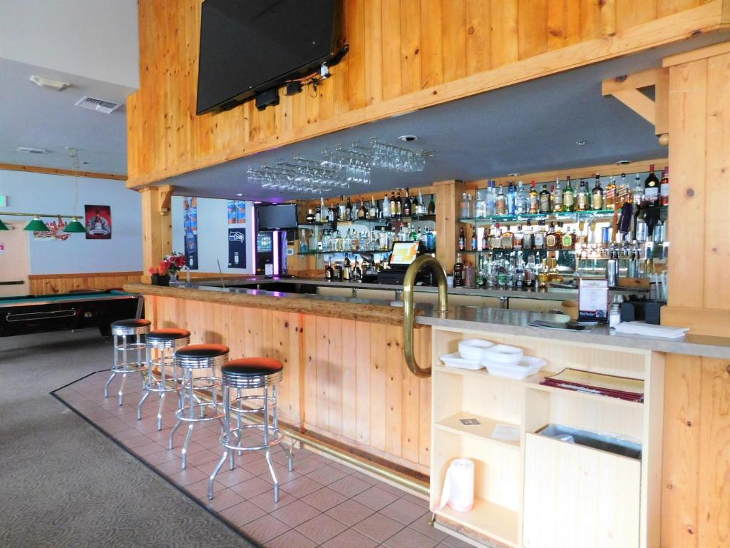 Bar/Salón Summit Inn