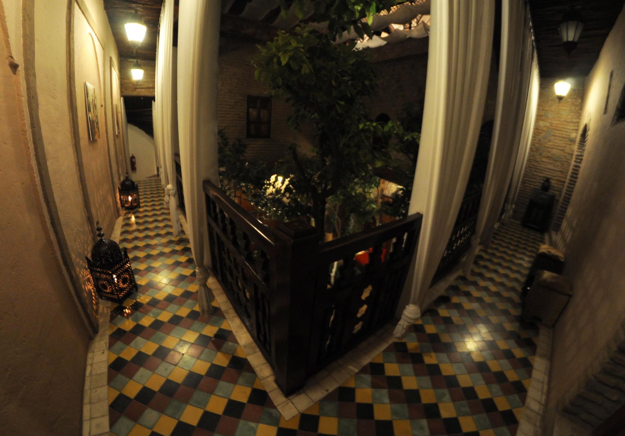 Varios Riad Hidden