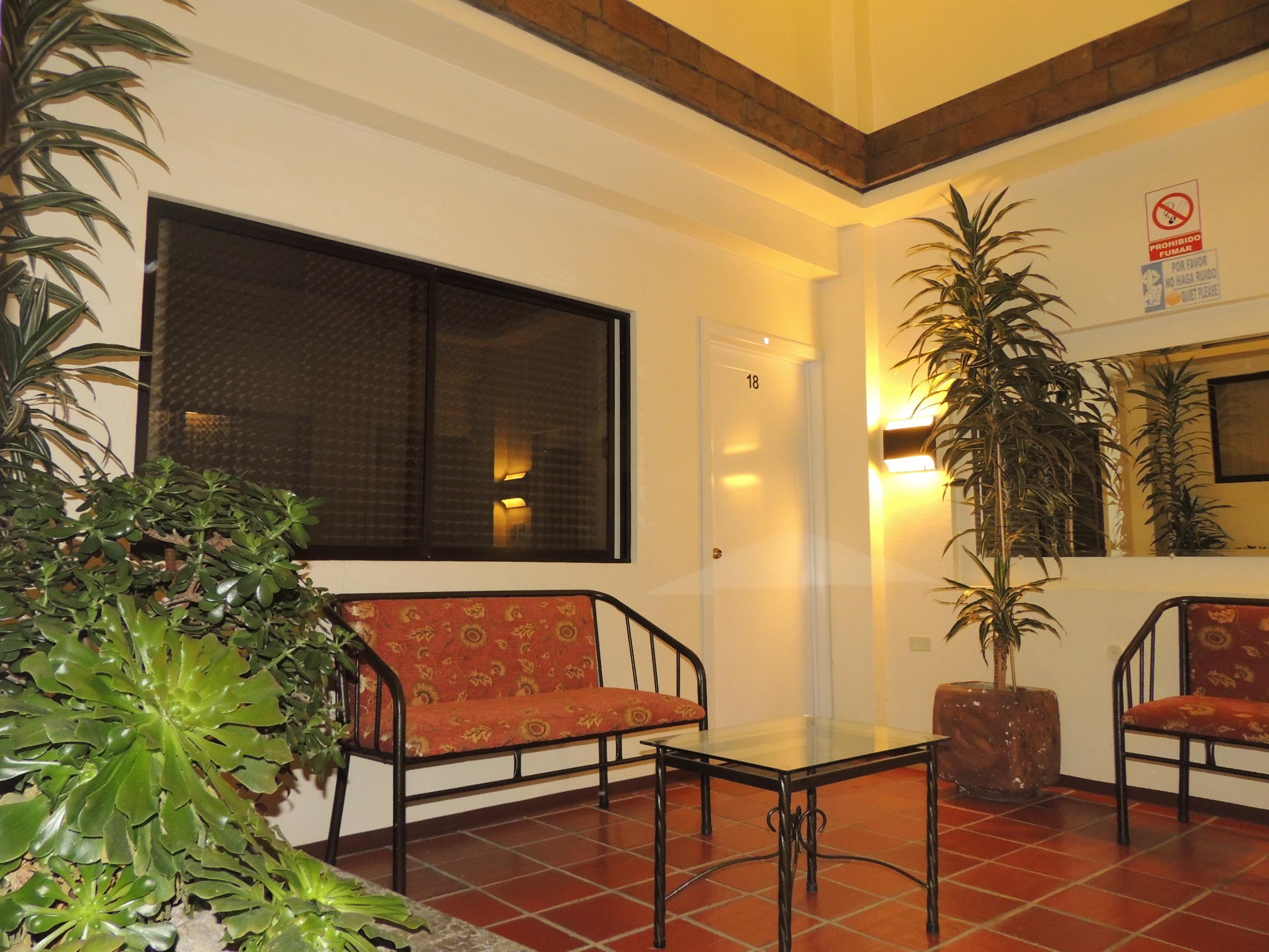 Vista Lobby Mariscal Inn & Suites