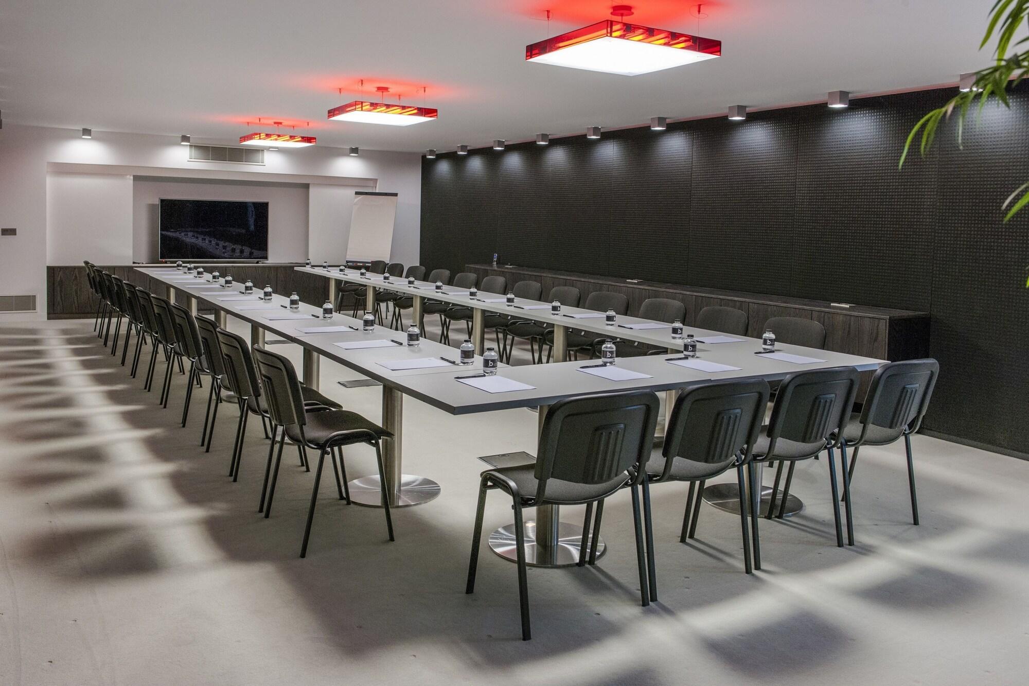 Centro de Negocios Hôtel b design & Spa