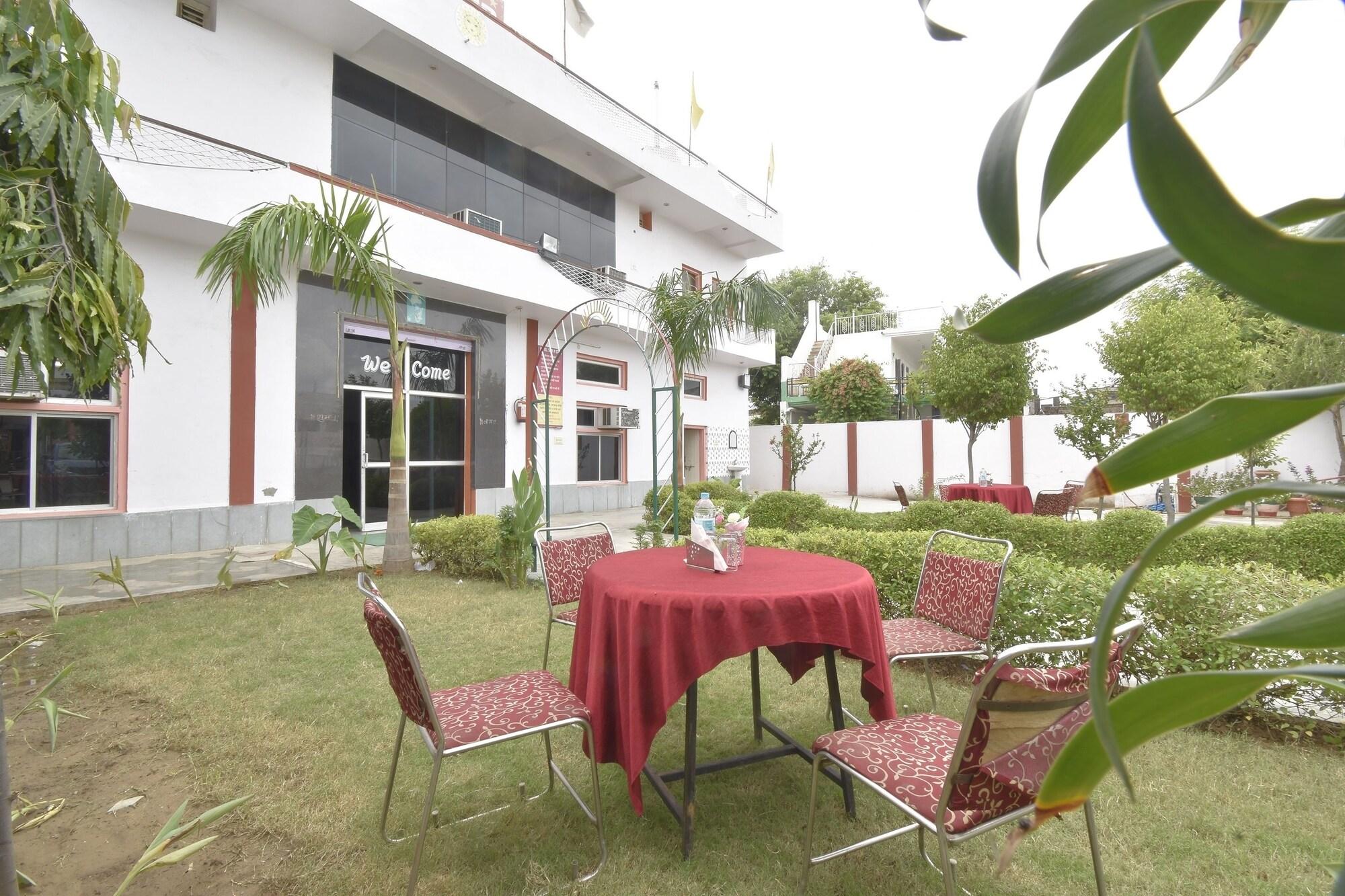 Vista Exterior OYO 47389 Hotel Sun N Star
