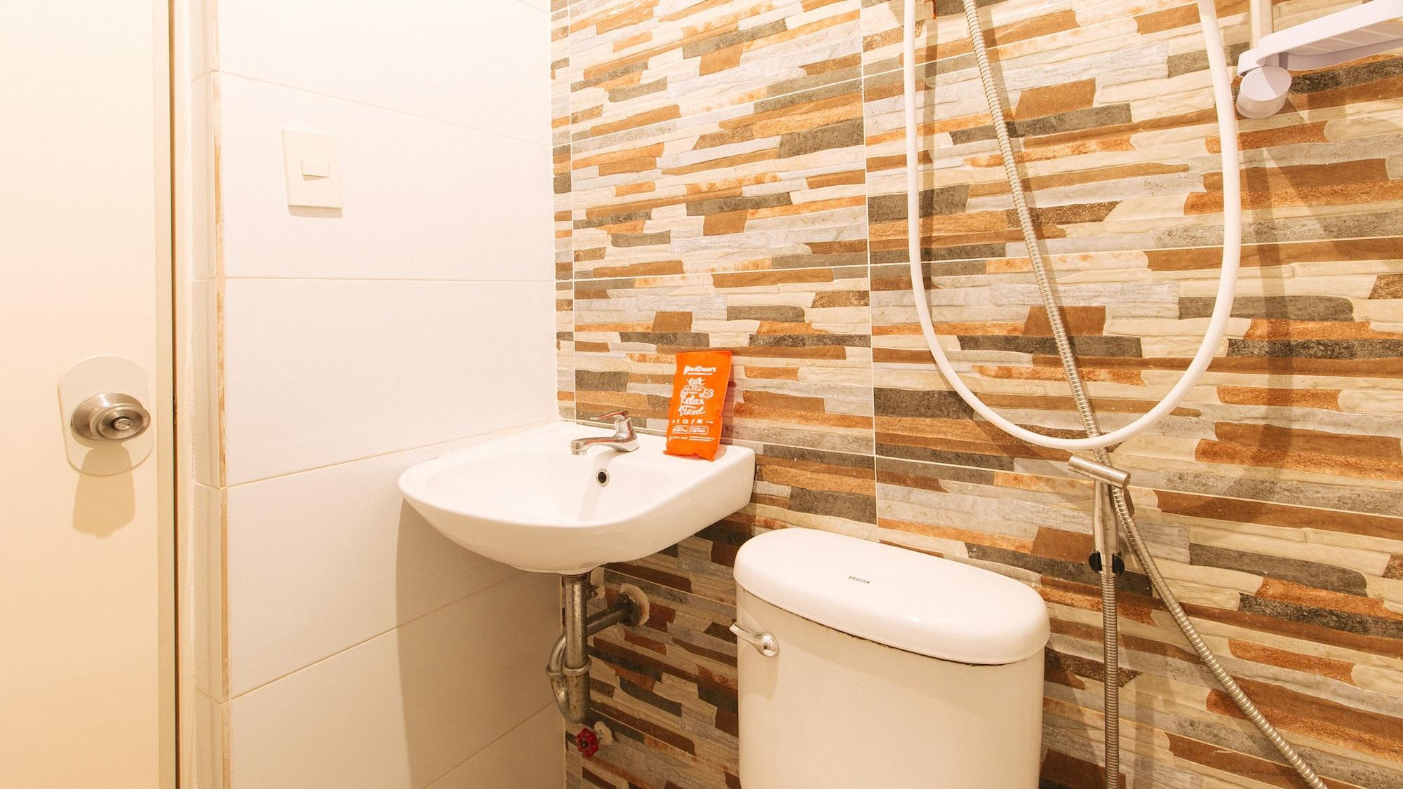 Equipamiento de Habitación RedDoorz near Quiapo Church Manila