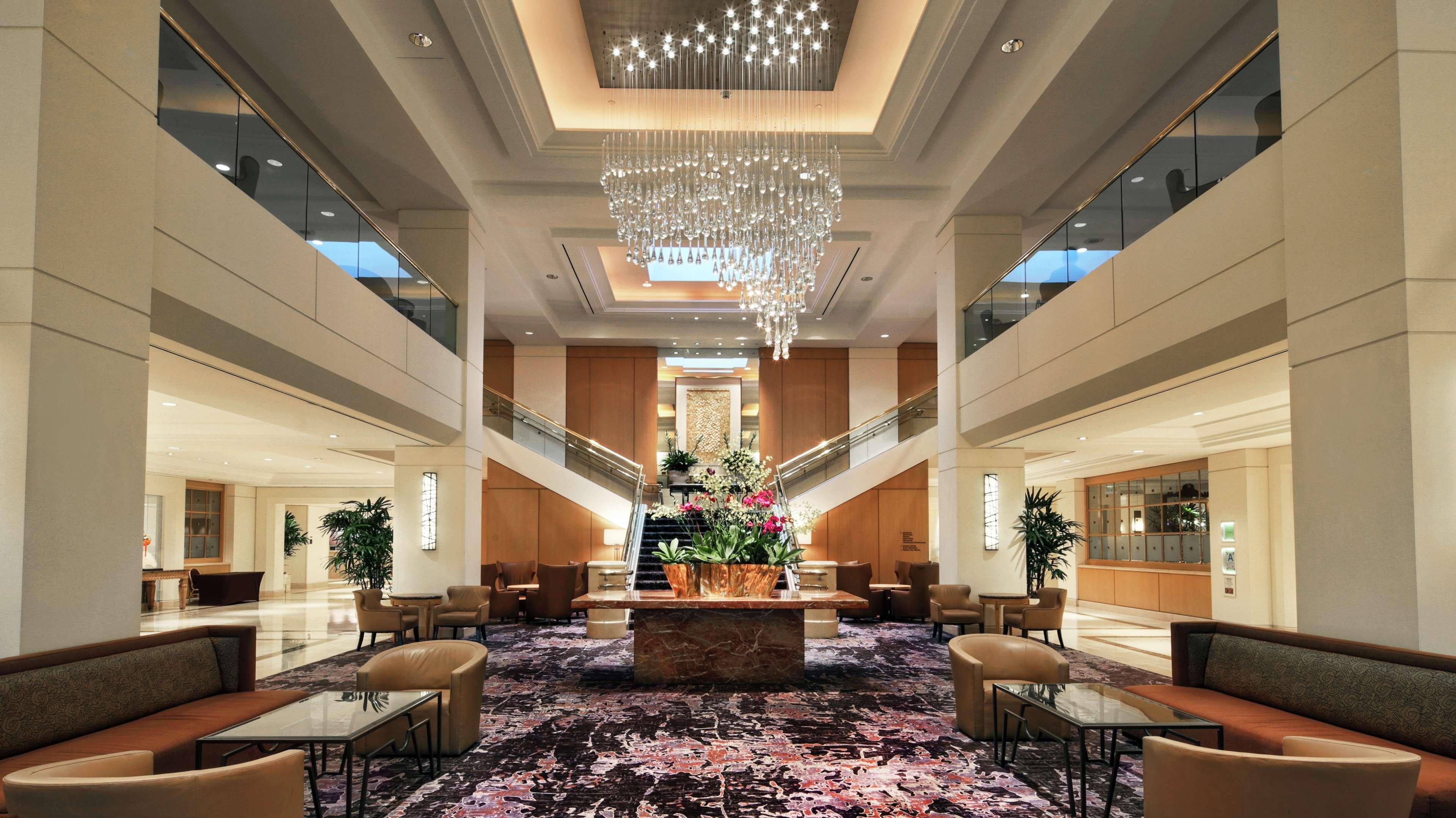 Vista Lobby Hilton Los Angeles Airport