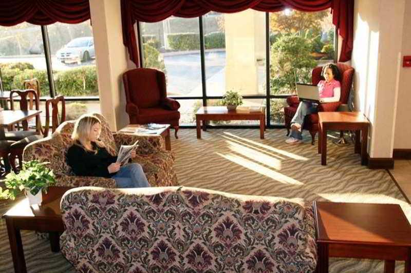 Vista Exterior Hampton Inn Dickson