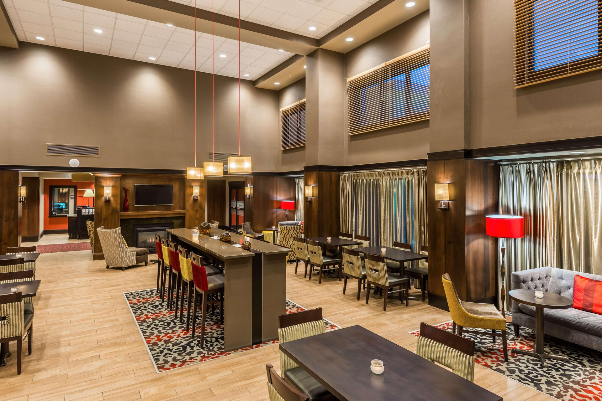 Vista Lobby Hampton Inn & Suites Columbus Polaris