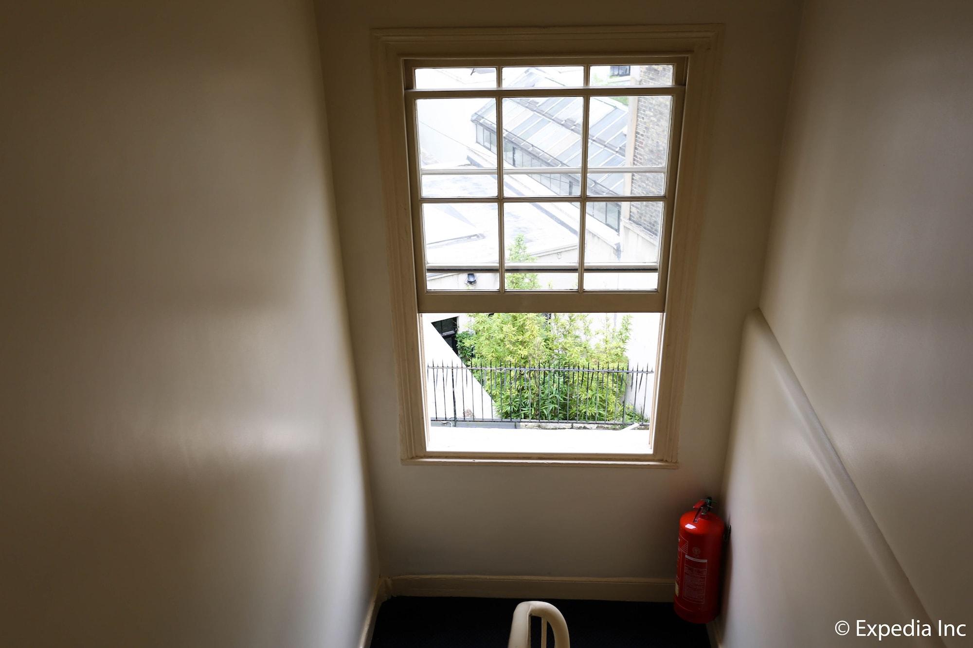 Varios Colliers Hotel