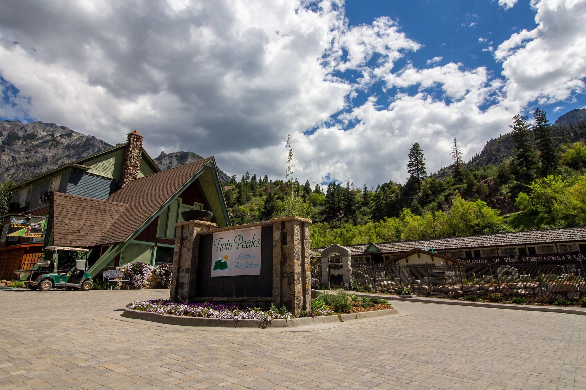 Varios Twin Peaks Lodge & Hot Springs