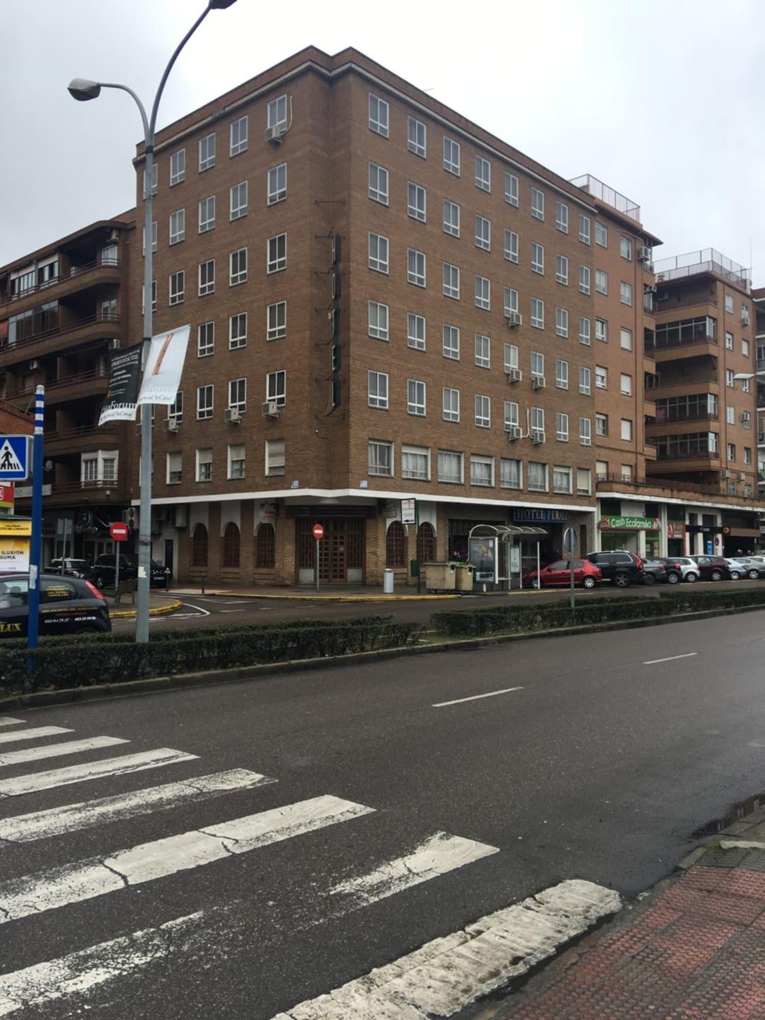 Vista Exterior Hotel Perales