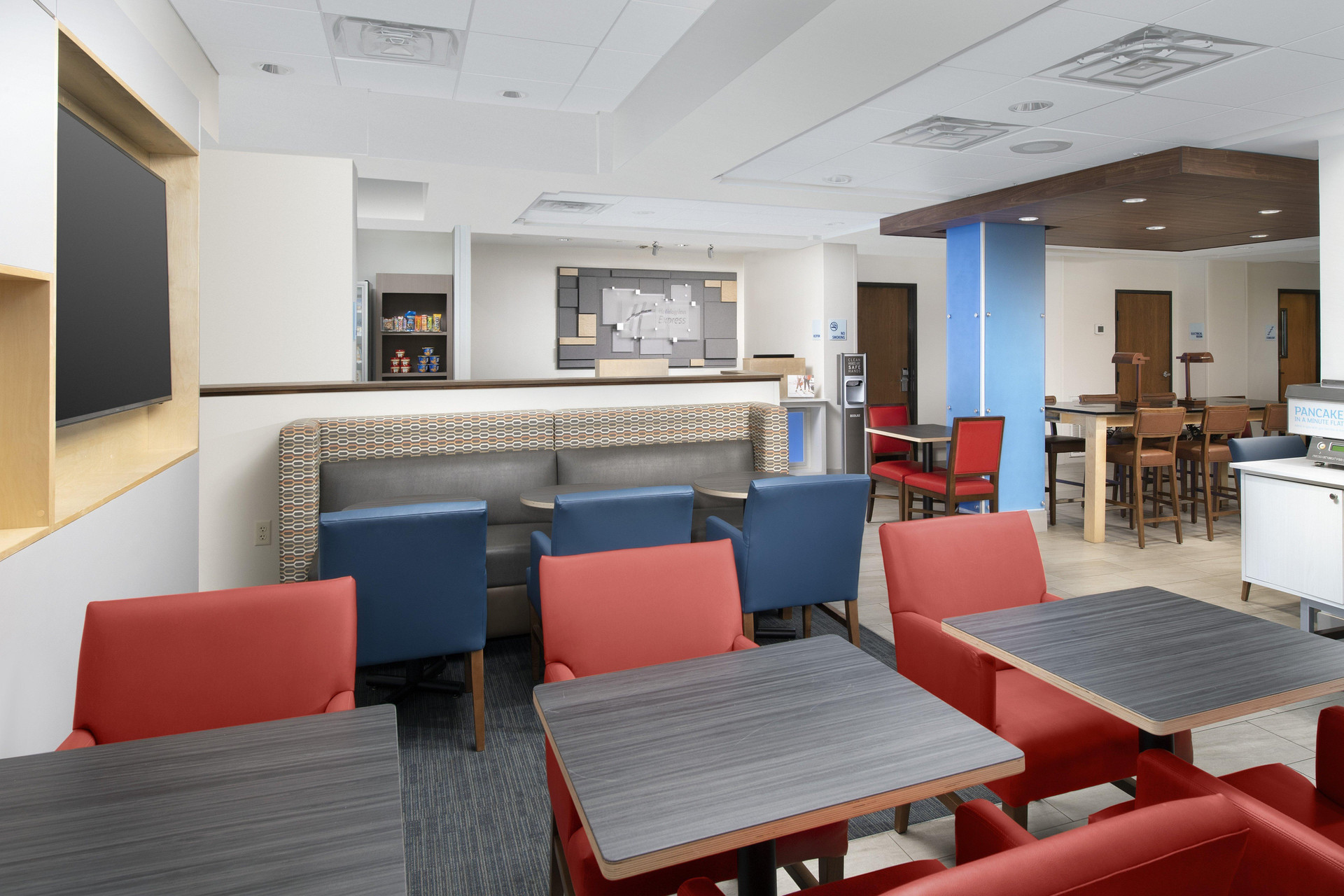 Vista Lobby Holiday Inn Express San Antonio N-Riverwalk Area by IHG