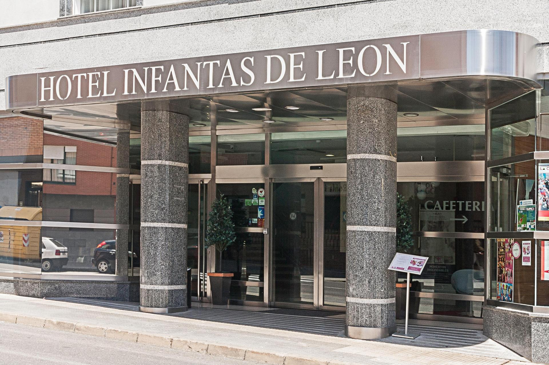 Vista Exterior Hotel Infantas de Leon