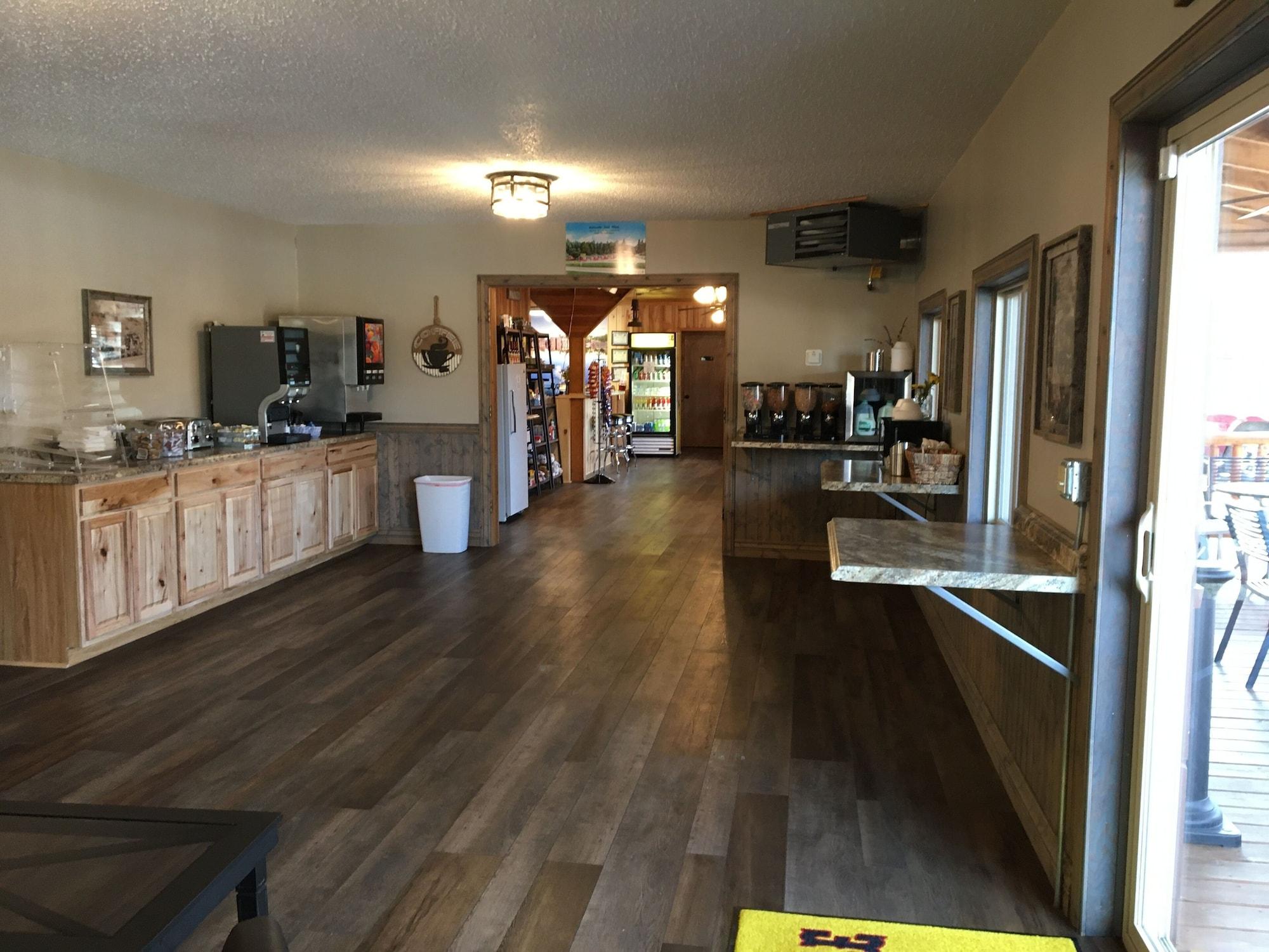 Vista Lobby Rockerville Lodge & Cabins