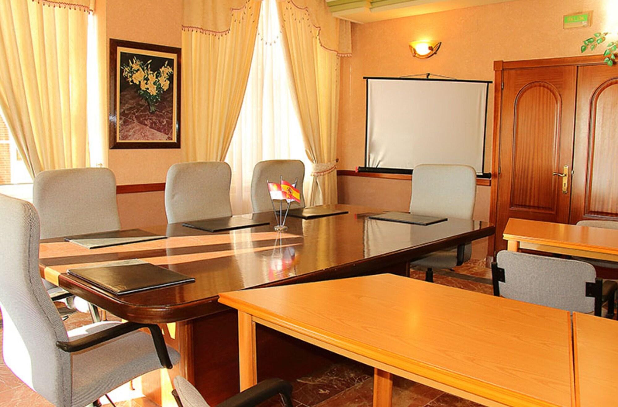 Centro de Negocios Hotel Avenida Iii