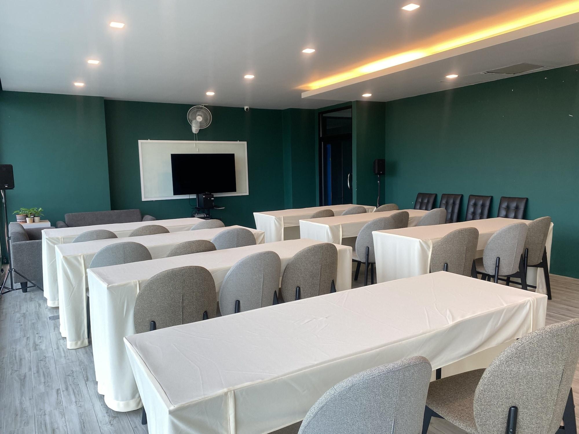 Sala de Reuniones Dee Hotel Phayao