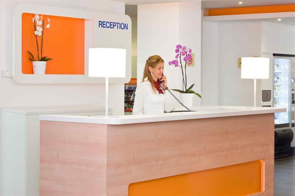 Vista Lobby Ibis Budget Dubbo