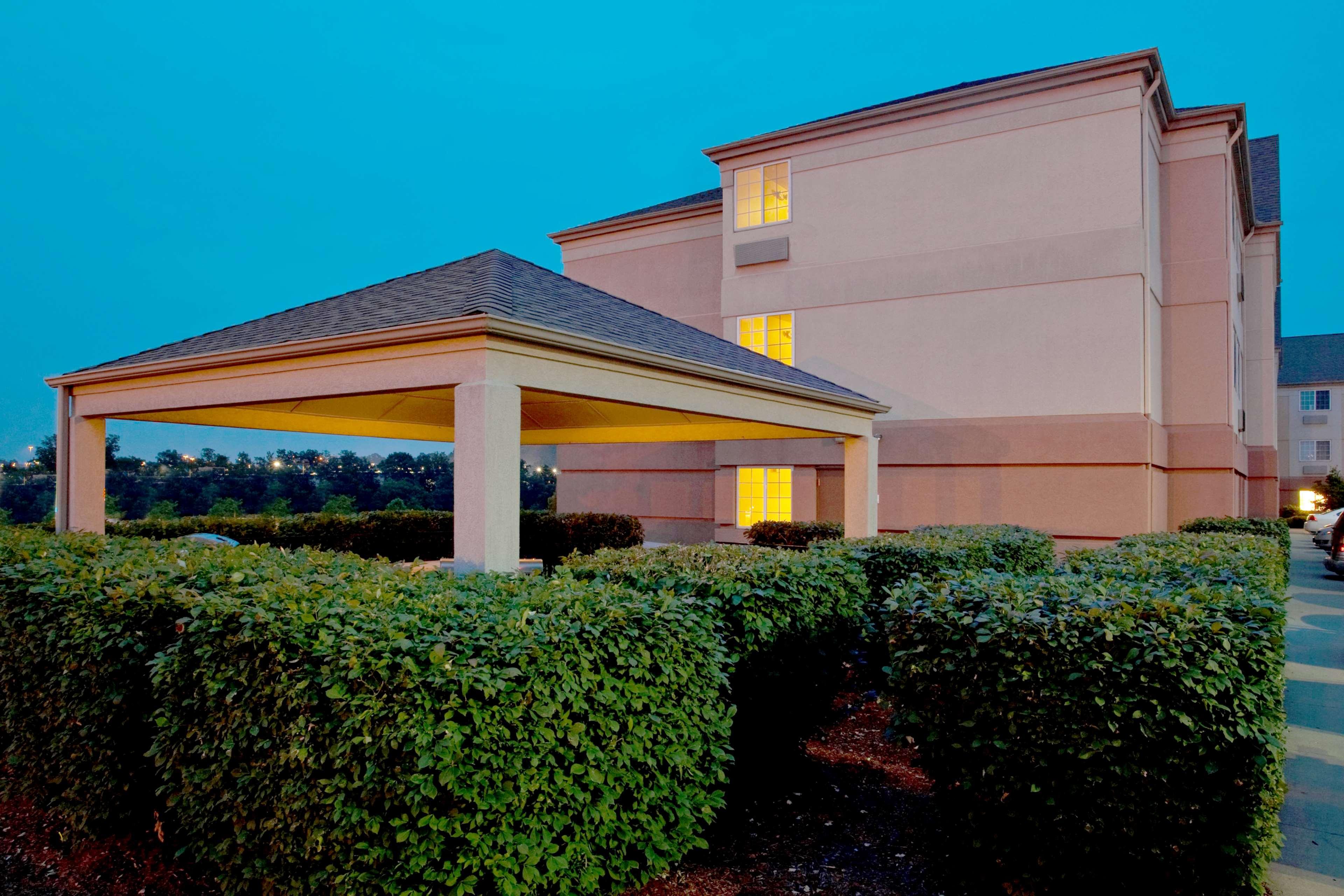 Vista Exterior Sonesta Simply Suites Pittsburgh Airport