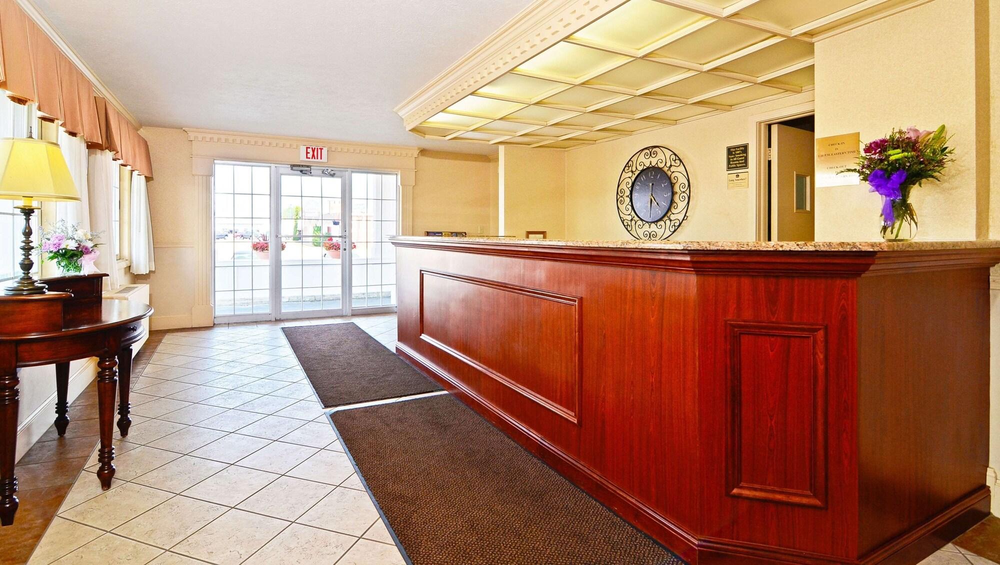Vista Lobby Magnuson Grand Pioneer Inn and Suites