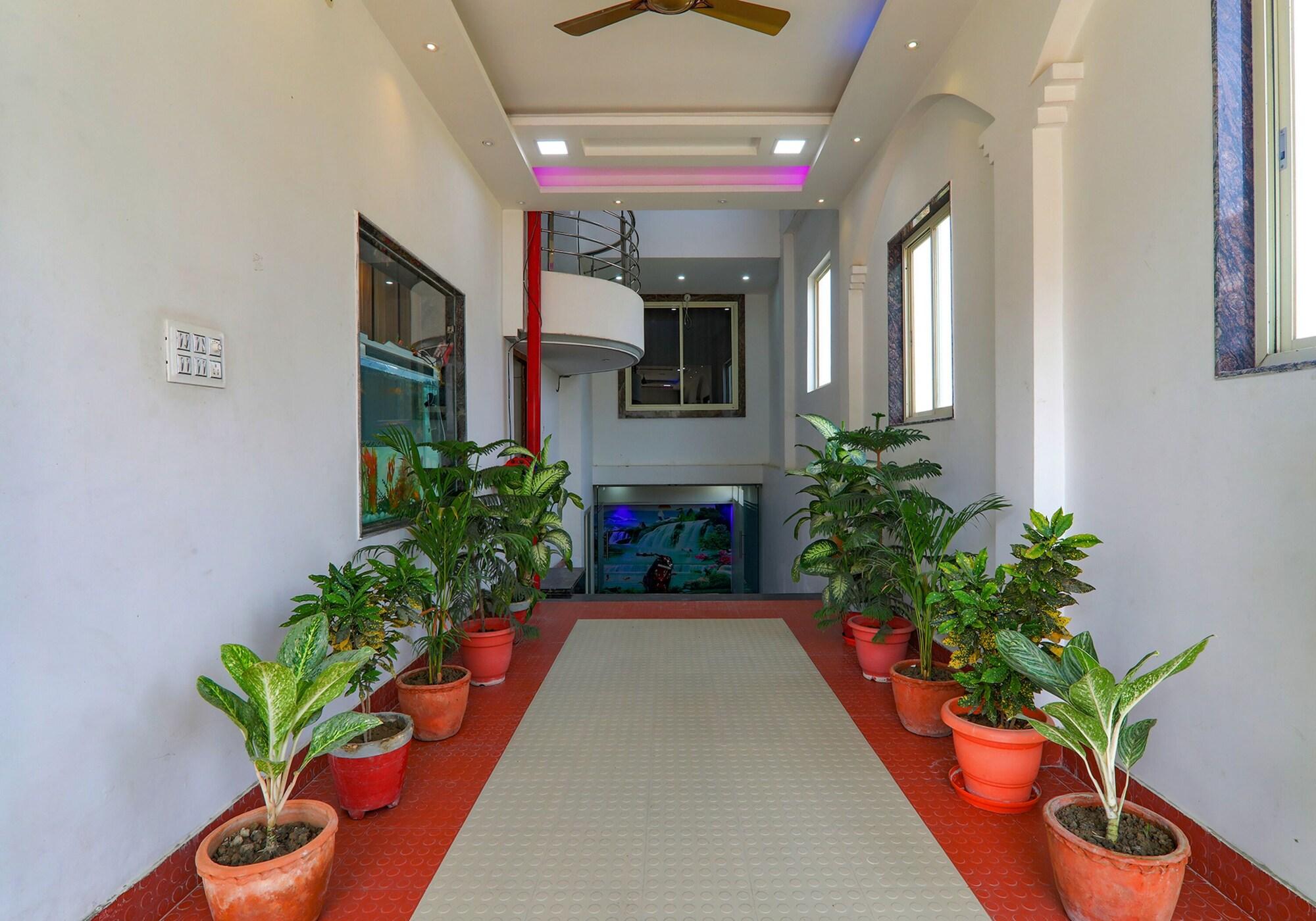 Vista Exterior Fabexpress Moti Mahal