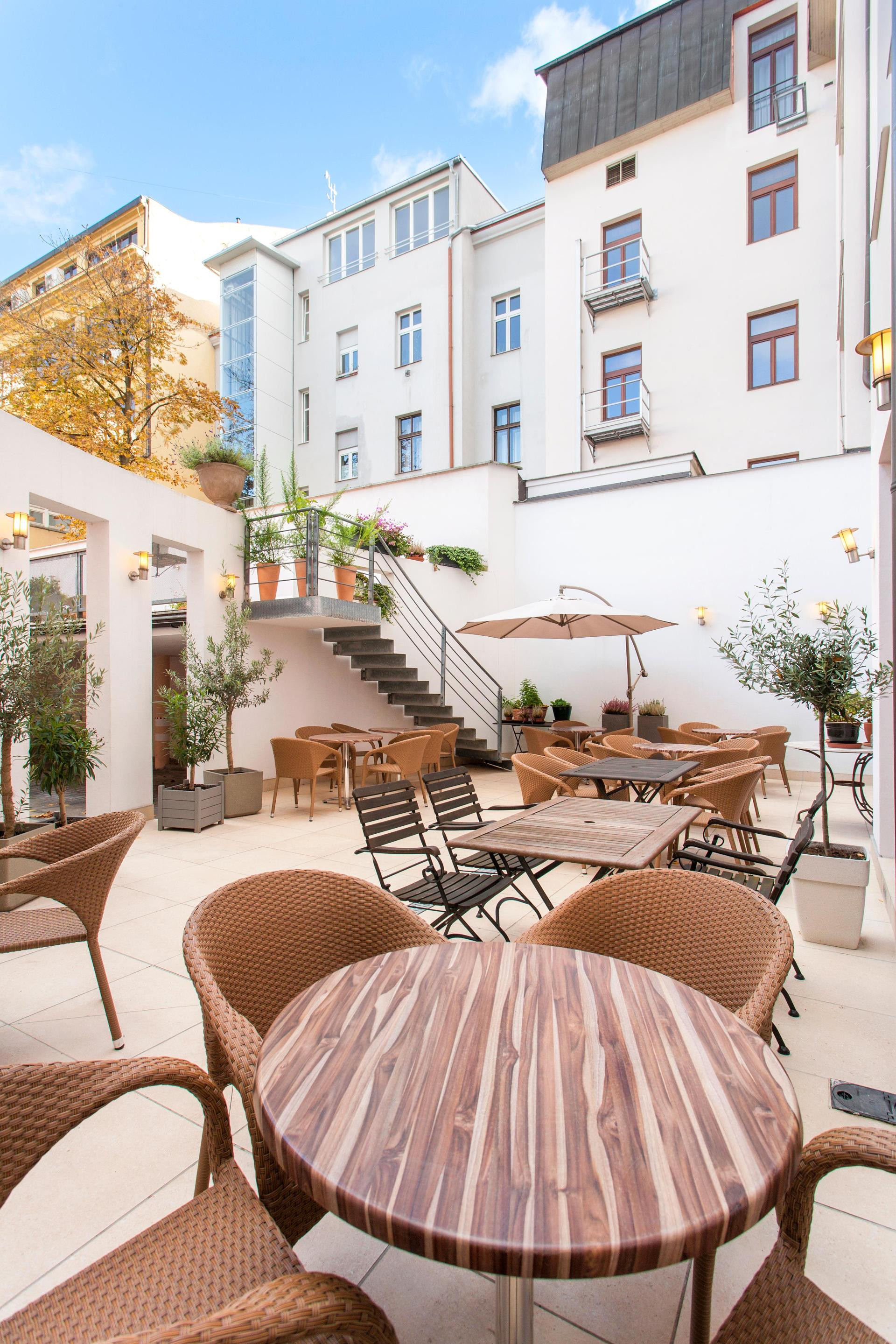 Varios Hotel Carol
