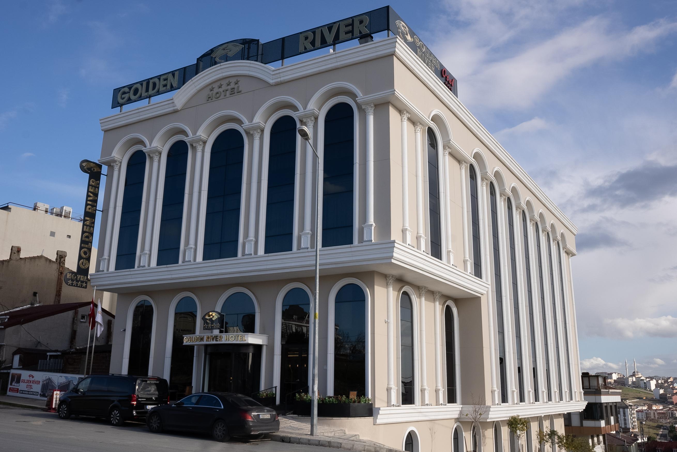 Vista Exterior Golden River By Continent