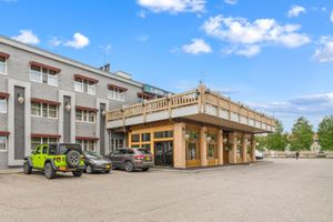 Alojamiento - Clarion Hotel & Suites Fairbanks near Ft. Wainwright
