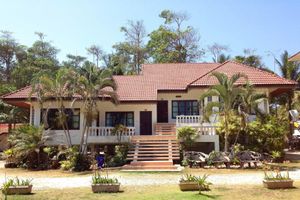 Alojamiento - Bansaithong Beach Resort