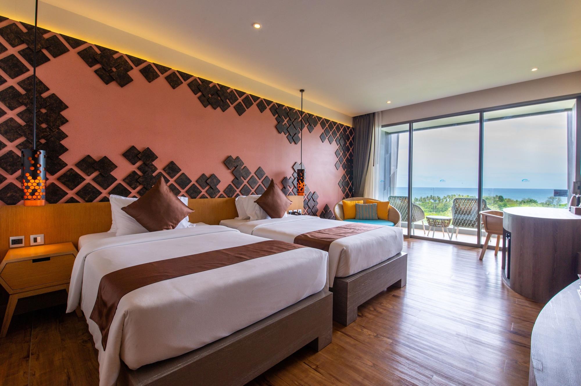 Playa Crest Resort & Pool Villas