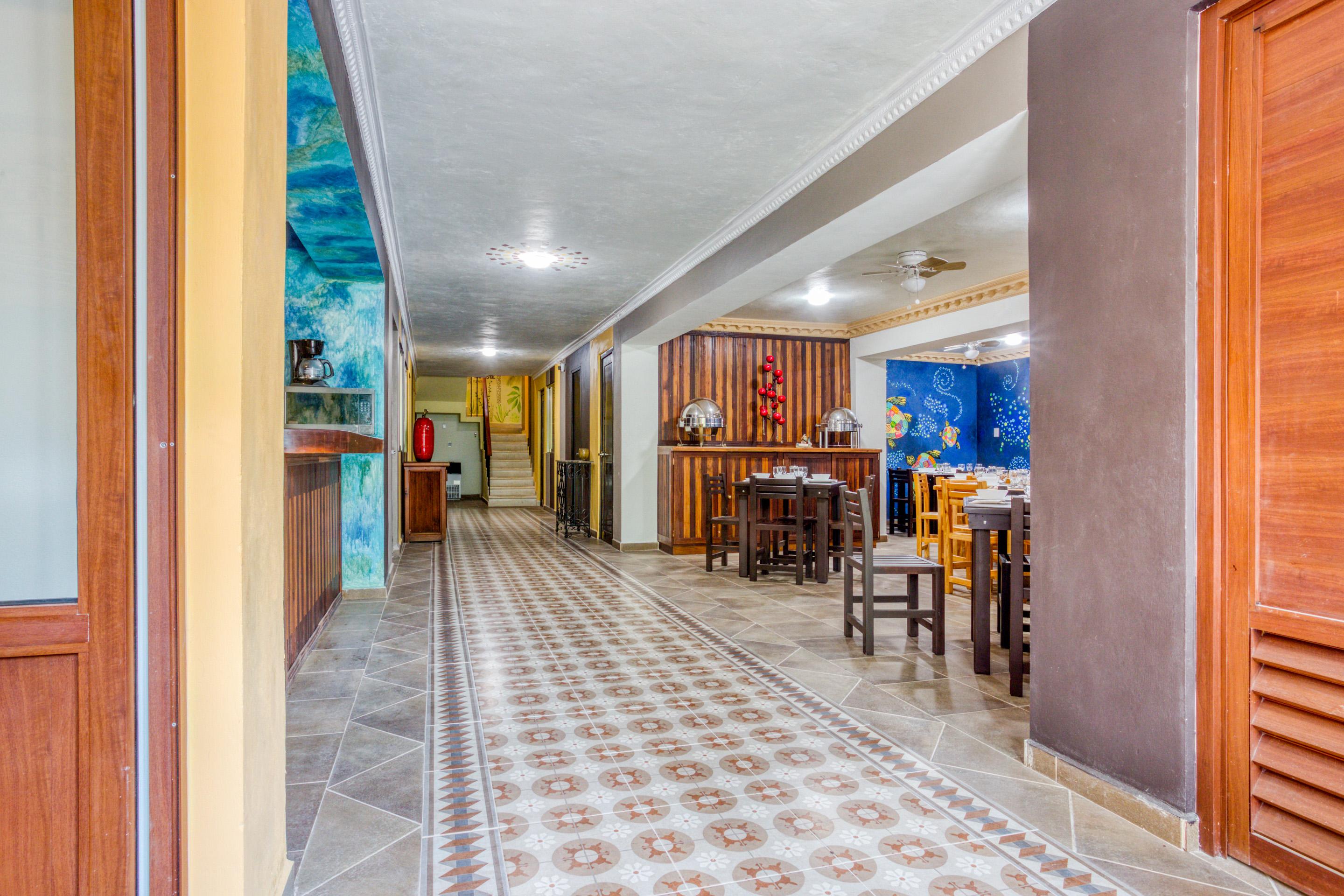 Vista Lobby Arco Maya