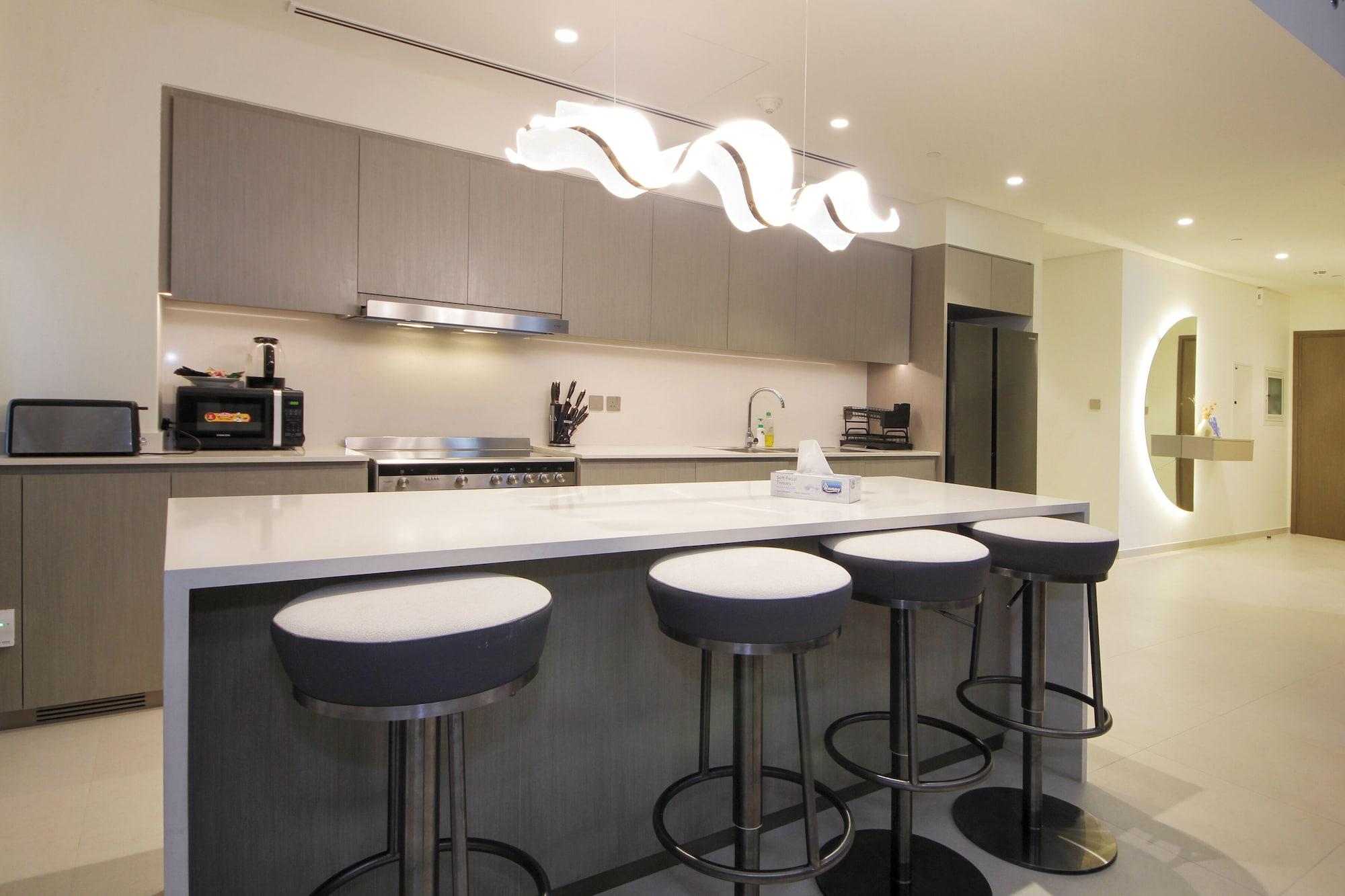 Restaurant 3BHK Sea View Near Palm Jumeirah Avani