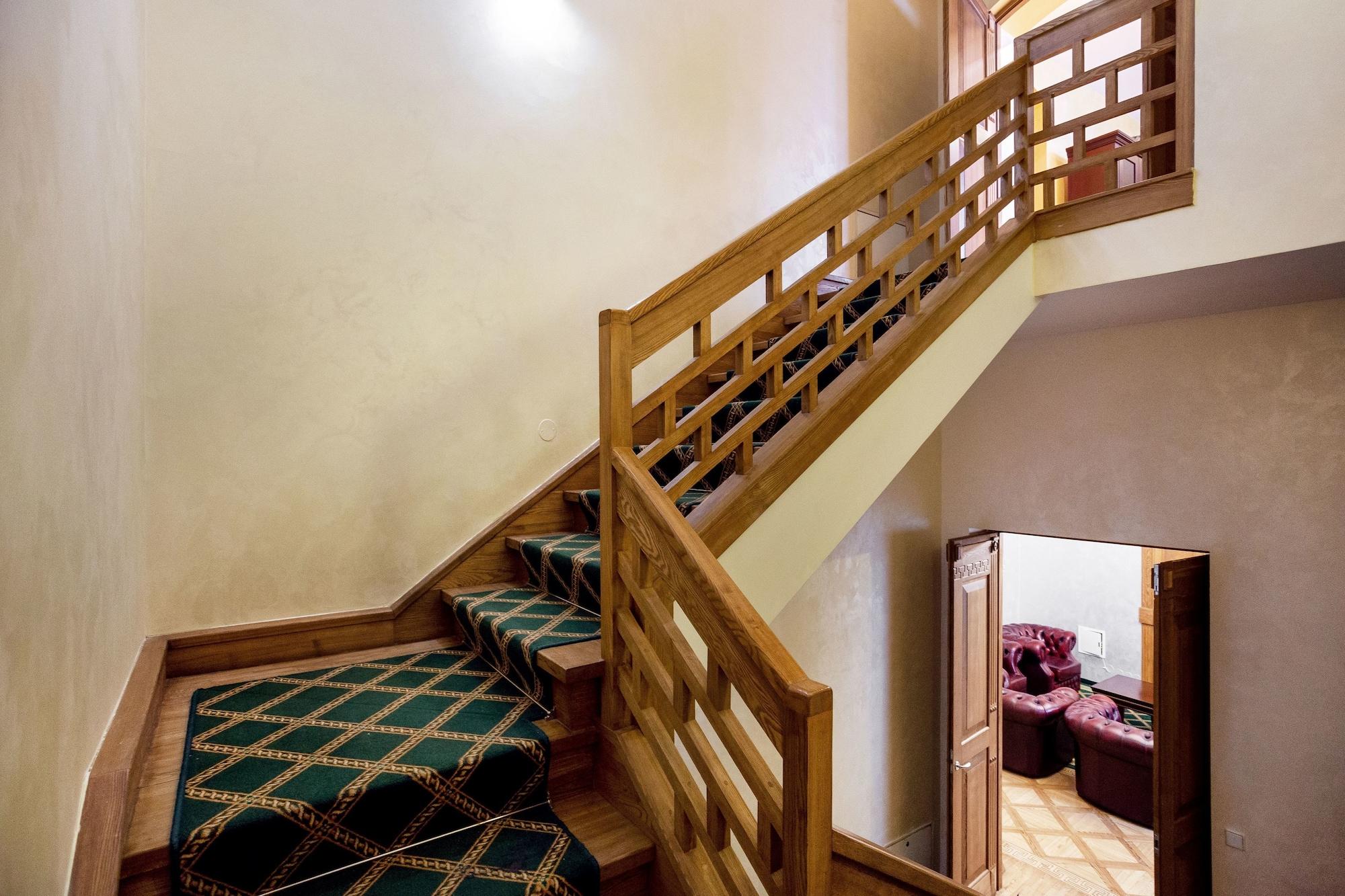 Varios Atrium Suites