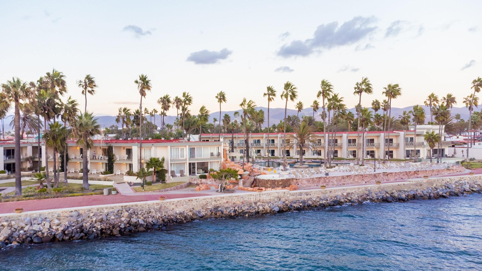 Vista Exterior Estero Beach Hotel & Resort