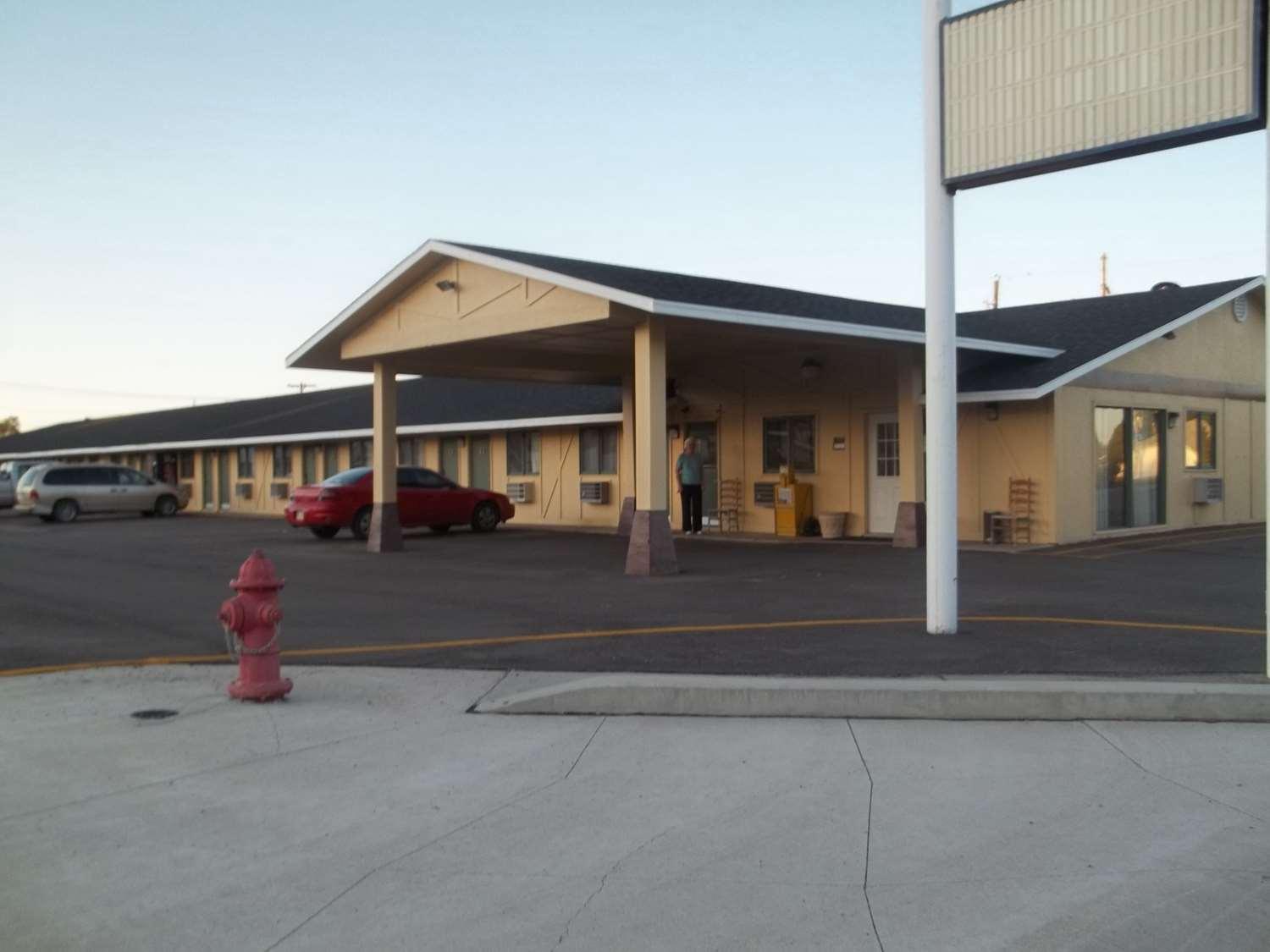 Vista Exterior Economy Inn