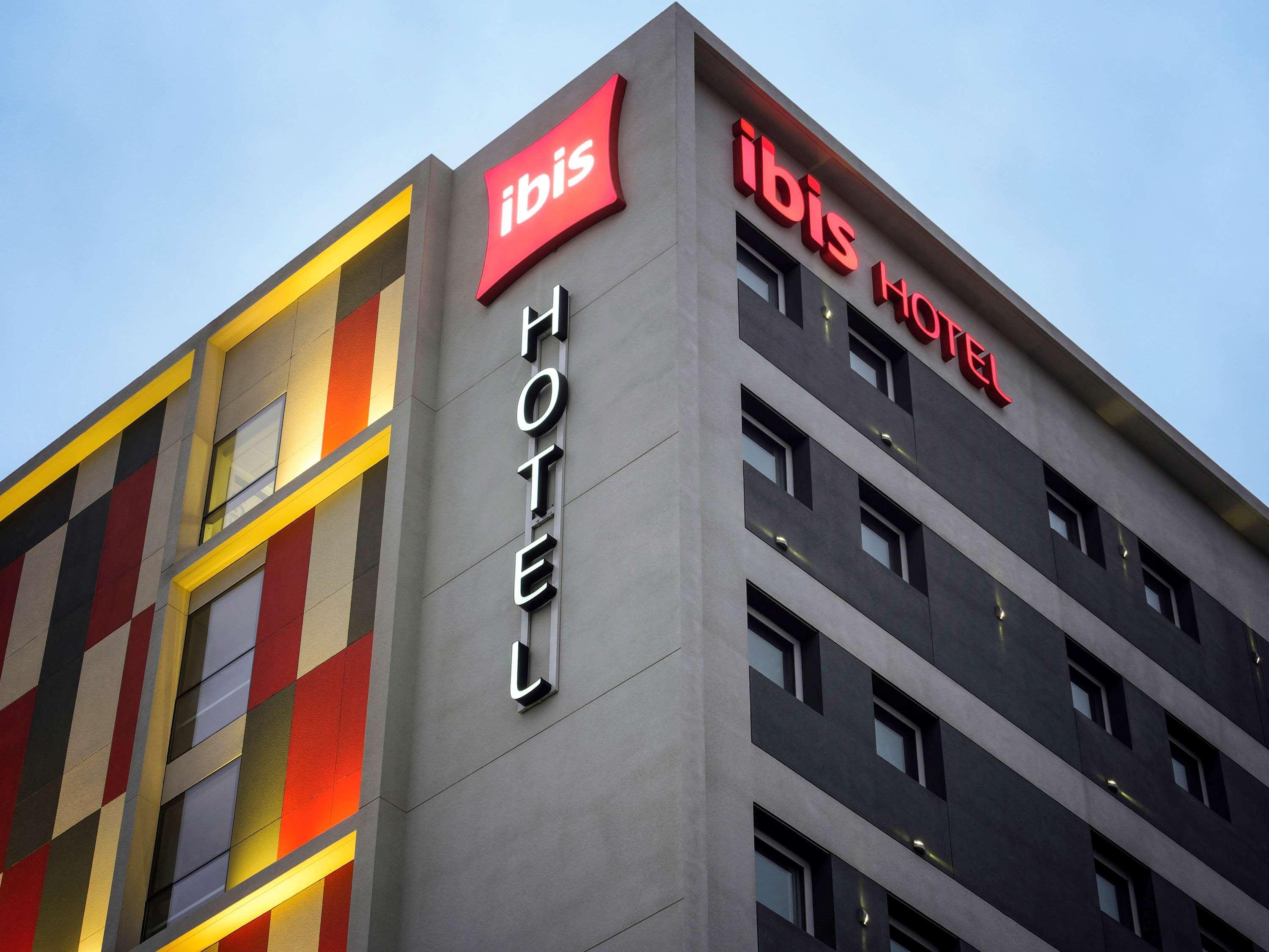 Vista Exterior ibis Trujillo