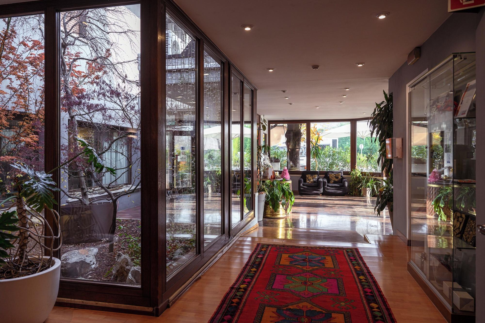 Vista Lobby Due Ragni