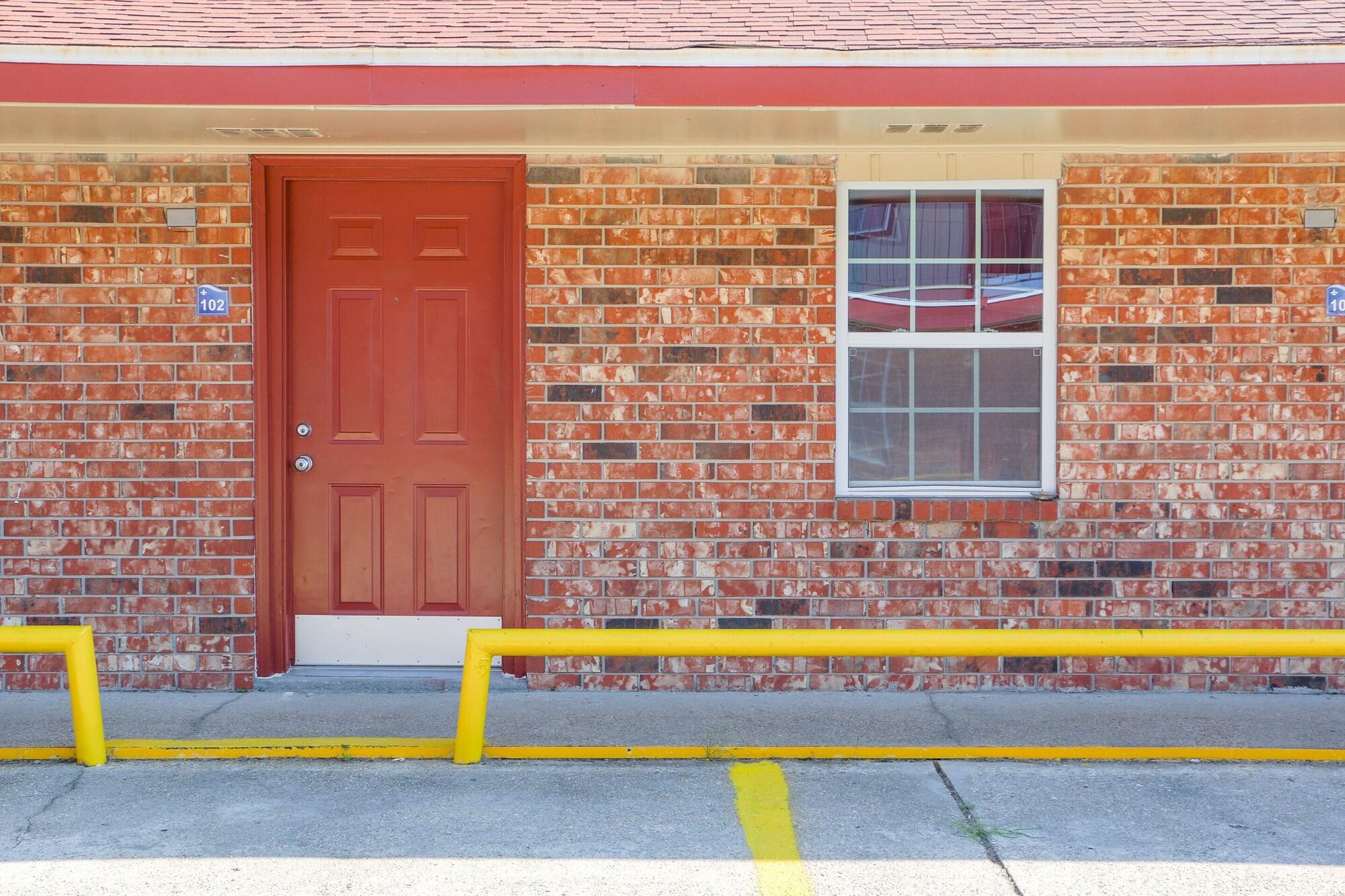 Vista Exterior Economy Inn By OYO Lockport near Houma