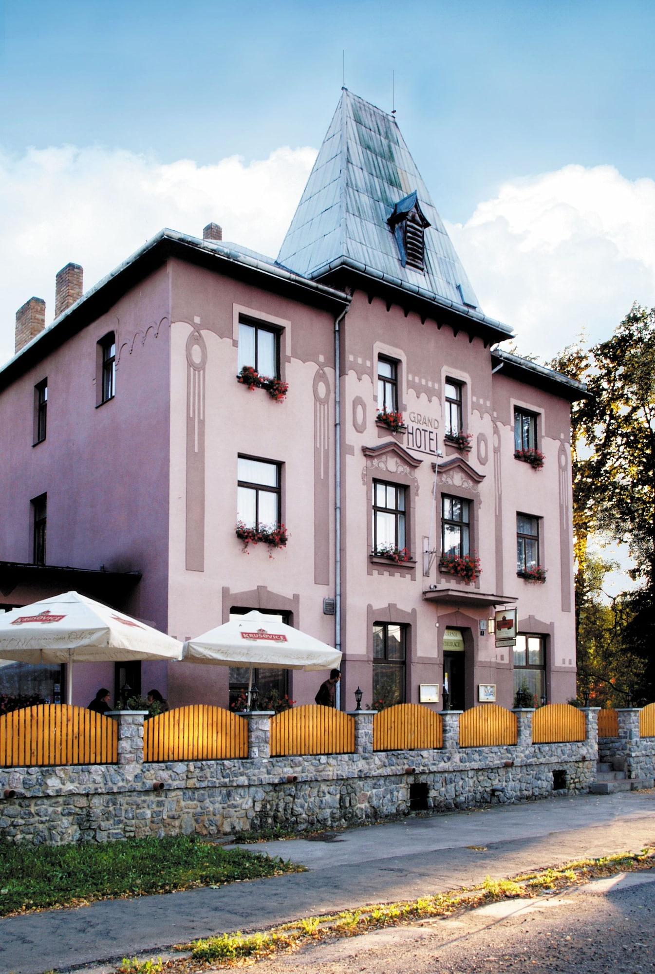 Varios Hotel Grand