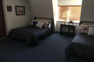 Alquiler Vacacional - 10 Bedroom, 12 Bathrooms, Rustic 1985 Lodge located in the Sevier Valley.