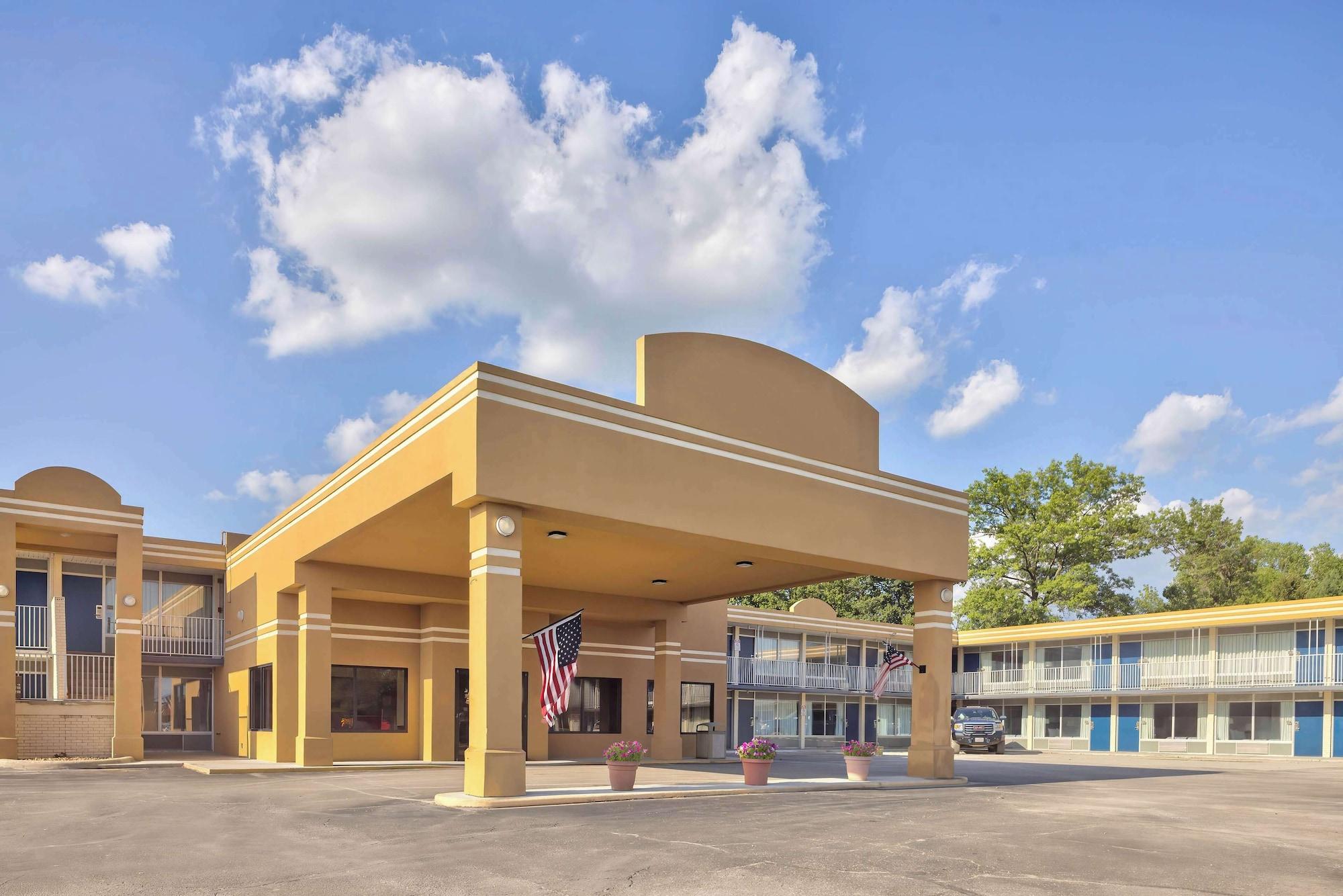 Vista Exterior Motel 6 Effingham, IL