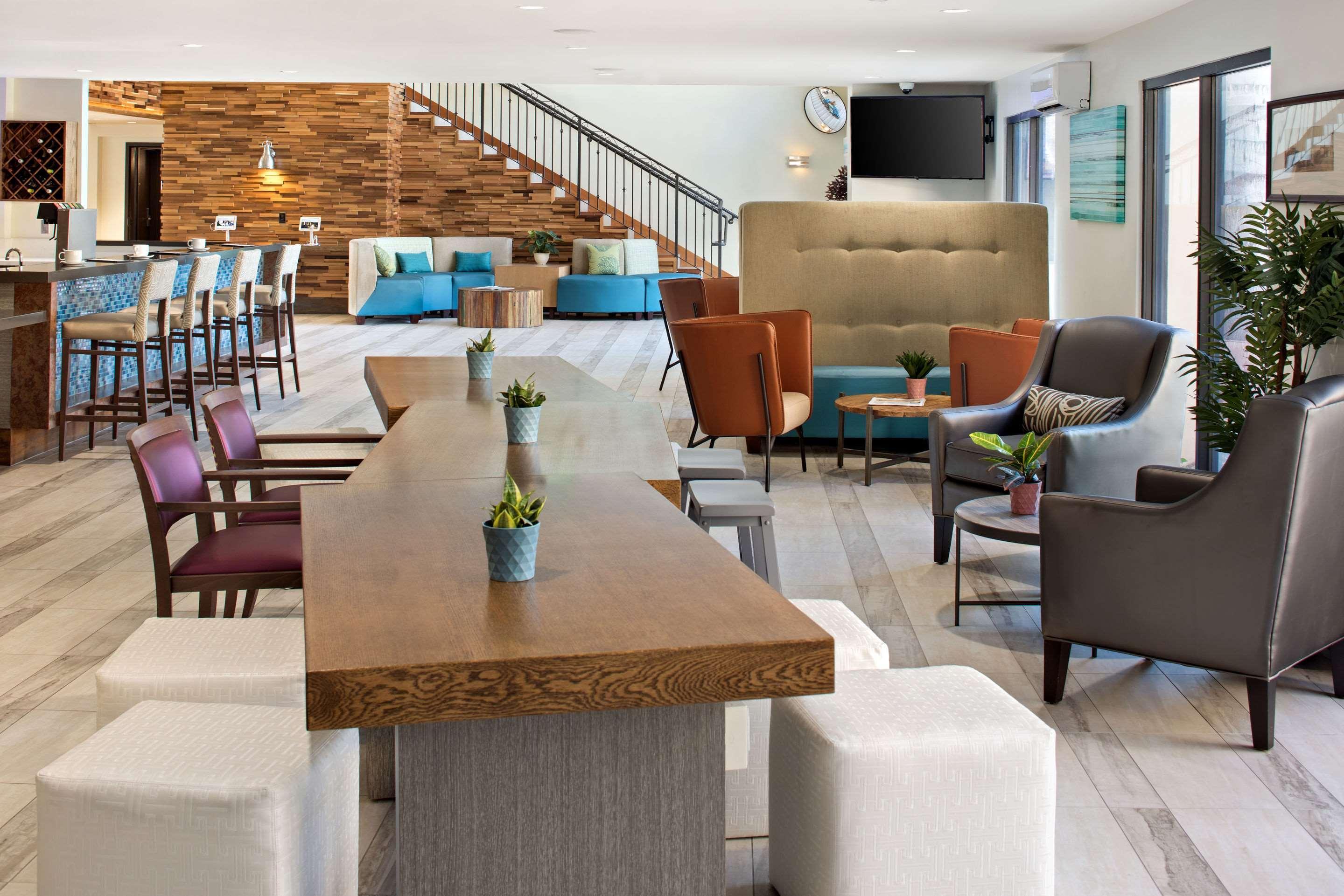 Vista Lobby The Cove Hotel, Long Beach