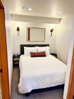 Alquiler Vacacional - SKI-SLOPE VIEW! 3rd Floor! 1 Bedroom + Den, Sleeps 6! Heated Pool! Ski Locker!