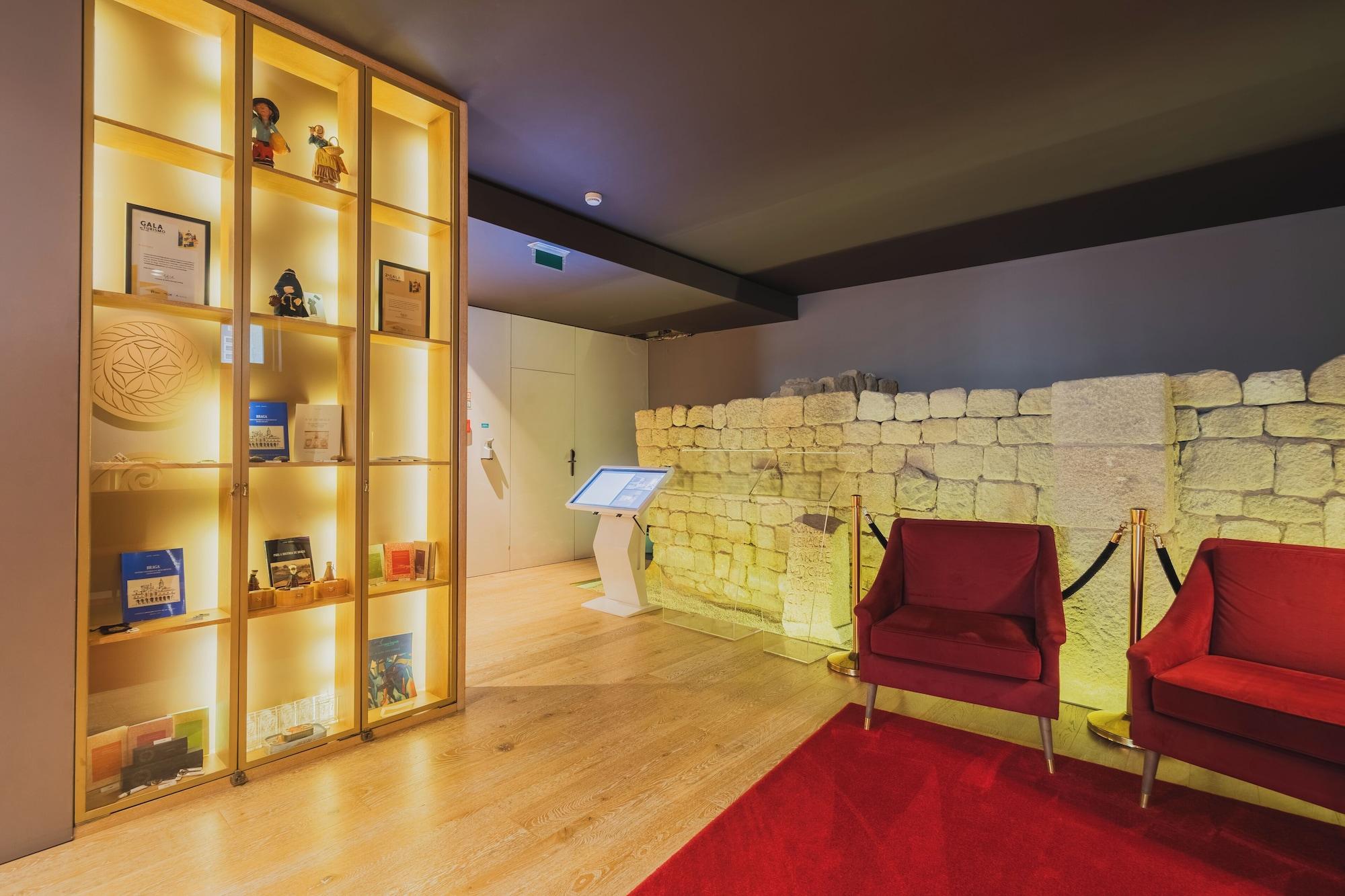 Vista Lobby Burgus Tribute & Design Hotel
