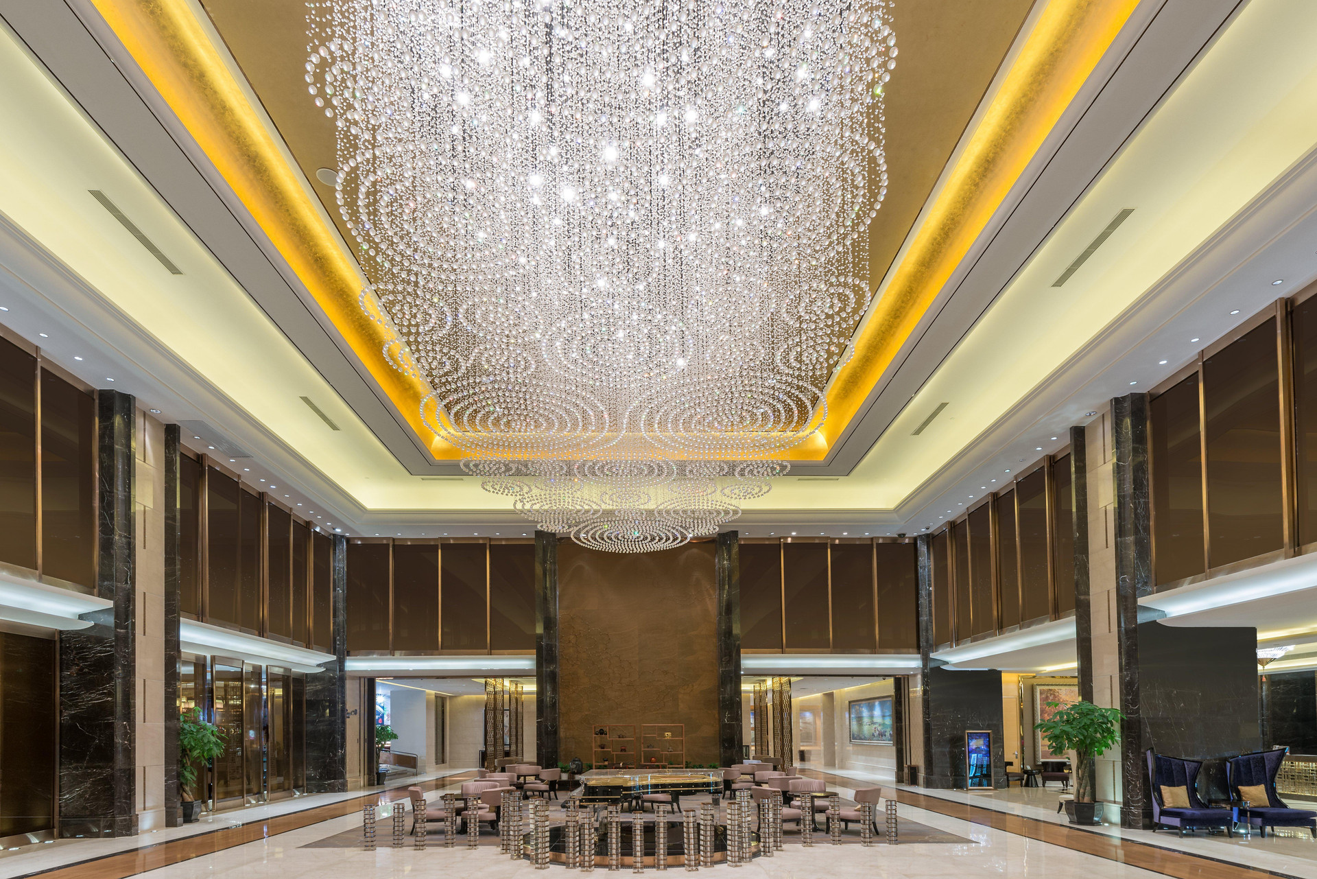 Vista Lobby Crowne Plaza Lanzhou by IHG